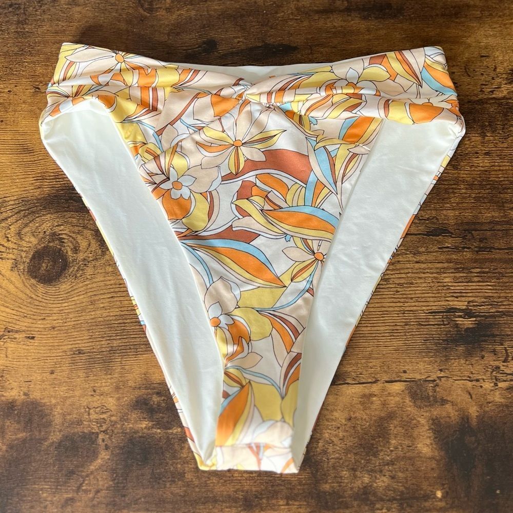 l*space Nancy Lee Printed Bitsy Bikini Bottom in Sunshine Floral. Size Small-New - Picture 7 of 15